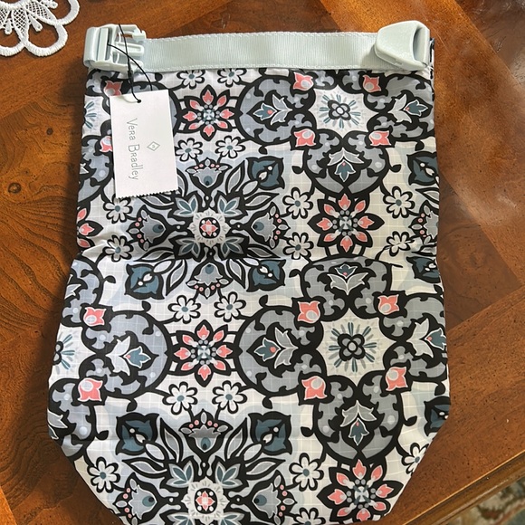 Vera Bradley, new with tags Style Small Ditty Bag Lisbon Medallion - Picture 2 of 7